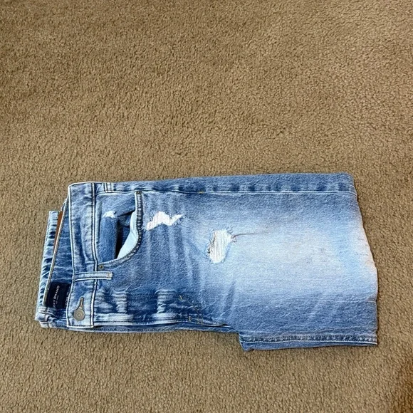 Lucky Brand Light Blue Distressed Ladies  Jeans - Picture 9 of 9